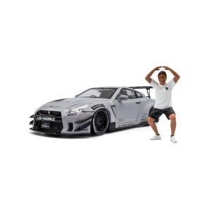 1:18 Nissan GT-R (R35) grey w. figure